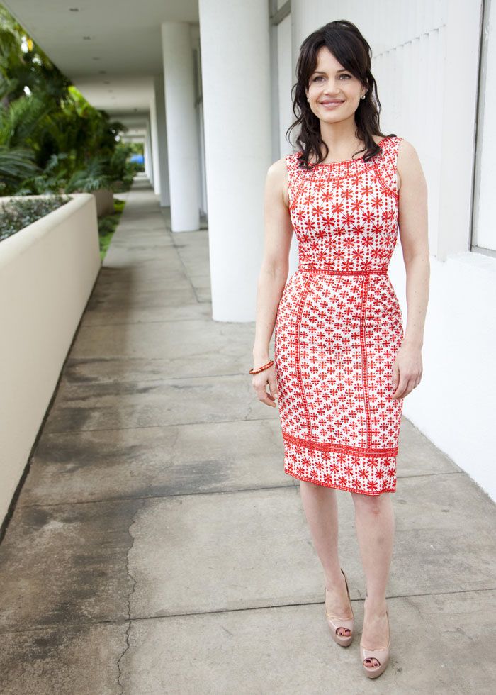 Карла Гуджино в платье-скатерке