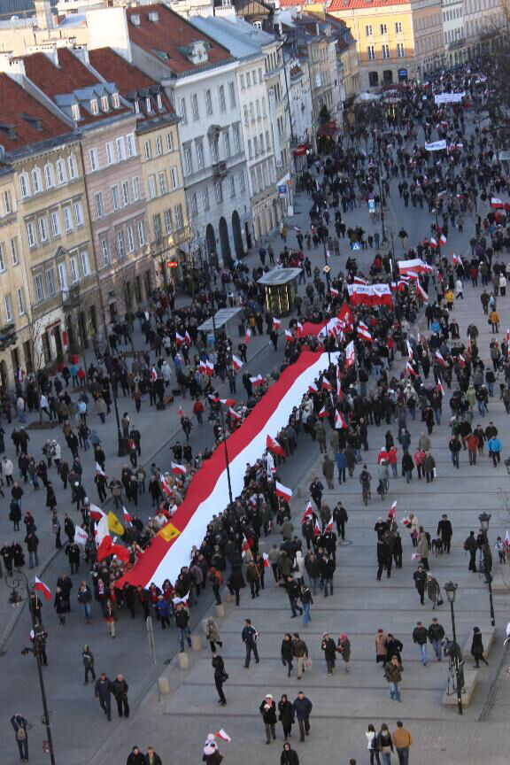 Поляки посварилися в річницю загибелі Качинського. Репортаж з Варшави