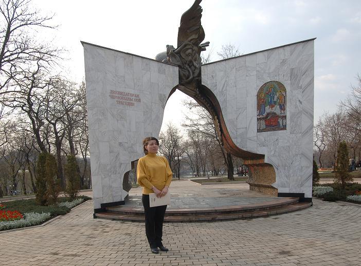 Участники благотворительного матча "Донбасс" - "Красные Звезды" возложили цветы к мемориалу Чернобыльской славы