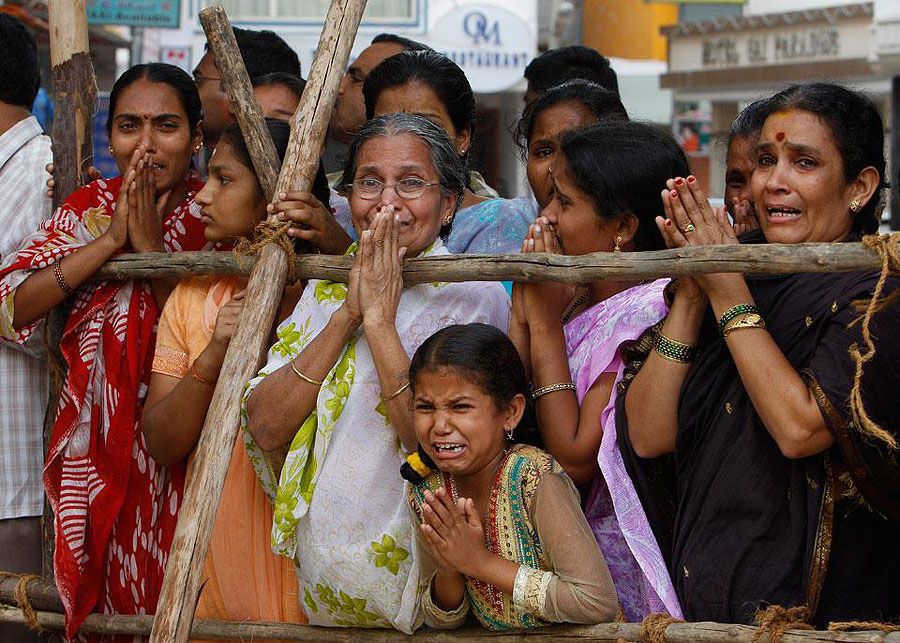Полмиллиона человек собрались на похороны гуру Саи Бабы