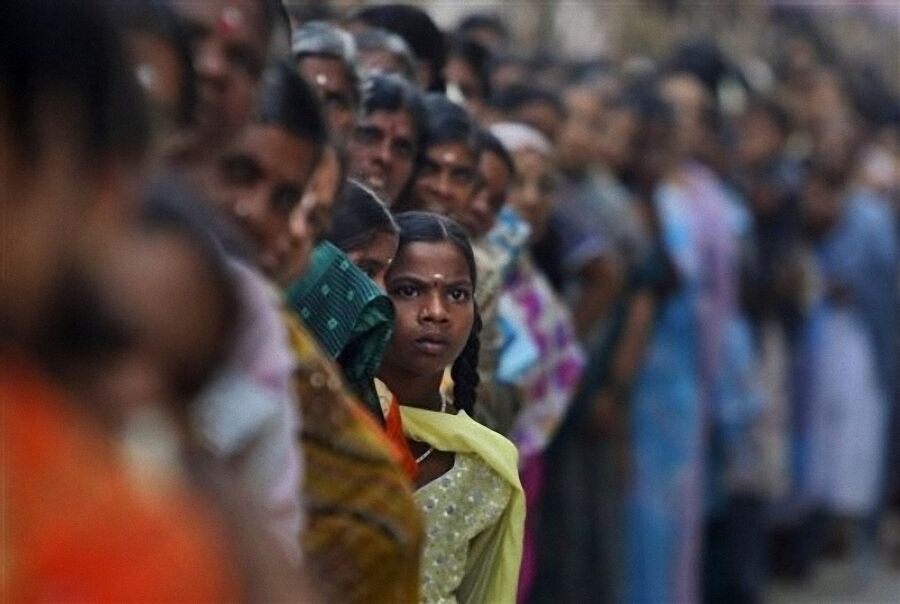 Полмиллиона человек собрались на похороны гуру Саи Бабы