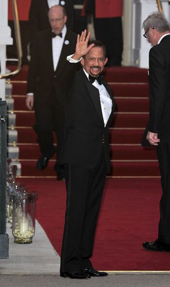 Монархи готовятся к свадьбе Уилла и Кейт