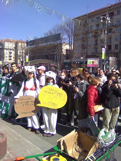 В столице прошел марш в защиту Киева. Фото