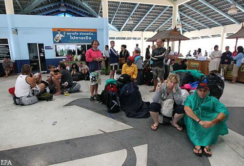 Таиланд страдает от наводнения: люди по пояс в воде