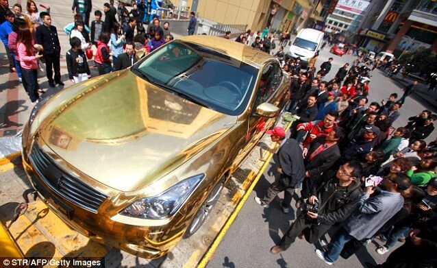 Машина з чистого золота була конфіскована поліцією