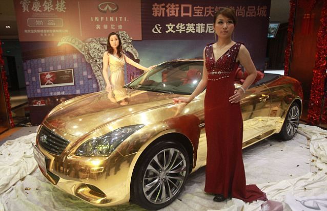 Infiniti G37, из чистого золота, увезли на штраф-площадку