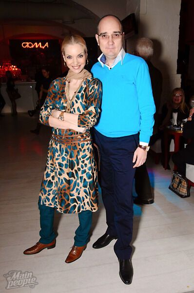 Экс-супруга Власенко продвигает Facebook