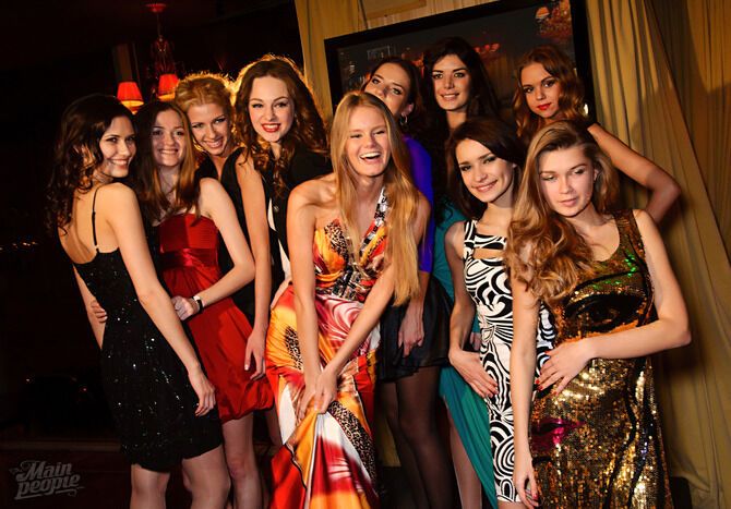 Ассия Ахат выбирала "Мисс Киев 2011" по пению финалисток