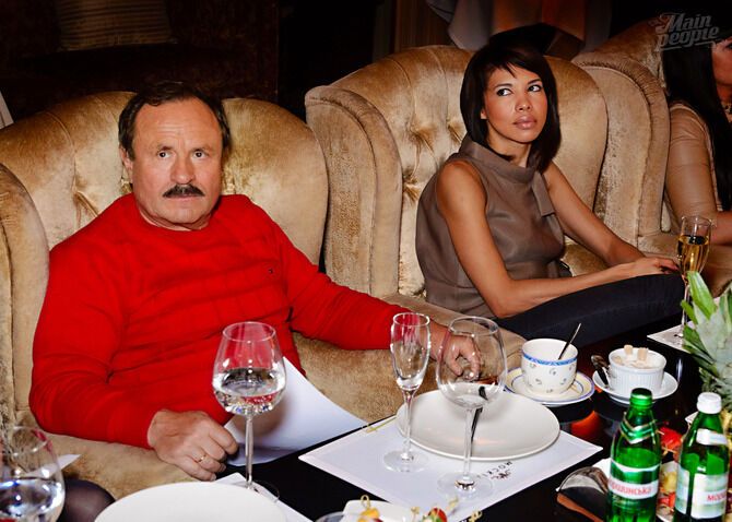 Ассия Ахат выбирала "Мисс Киев 2011" по пению финалисток