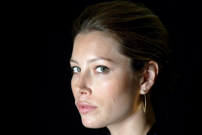 Джессика Бил без фотошопа