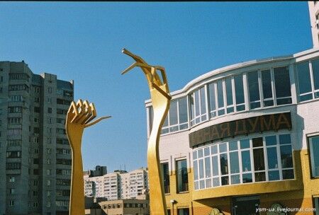 Киев украсили огромными вилками