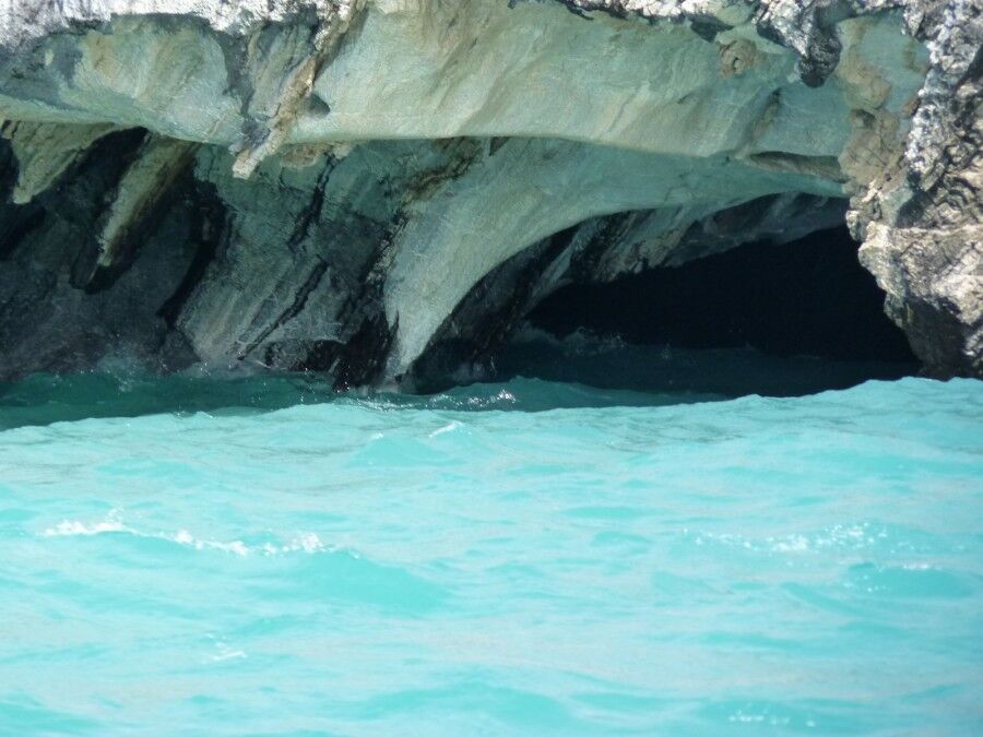 Очаровывающие Мраморные пещеры