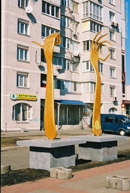 Киев украсили огромными вилками