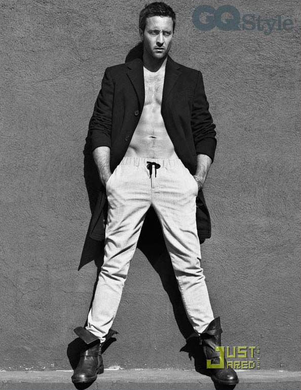 Брутальный, голый, волосатый...