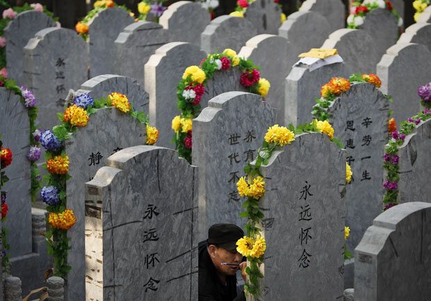 Фестиваль Цінмін, також відомого як день догляду за надгробками