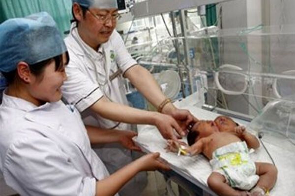 В Китае появился на свет двухголовый младенец. Фото. Видео