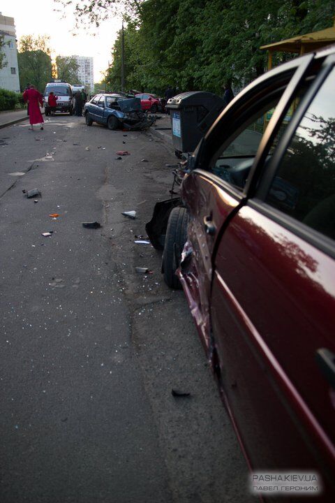 Ужасное ДТП: Hyundai Getz протаранил две машины и такси с женщиной и ребенком. ВИДЕО