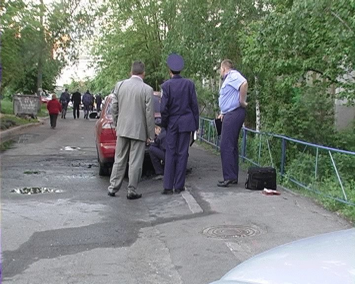 В Деснянском районе вновь горели машины