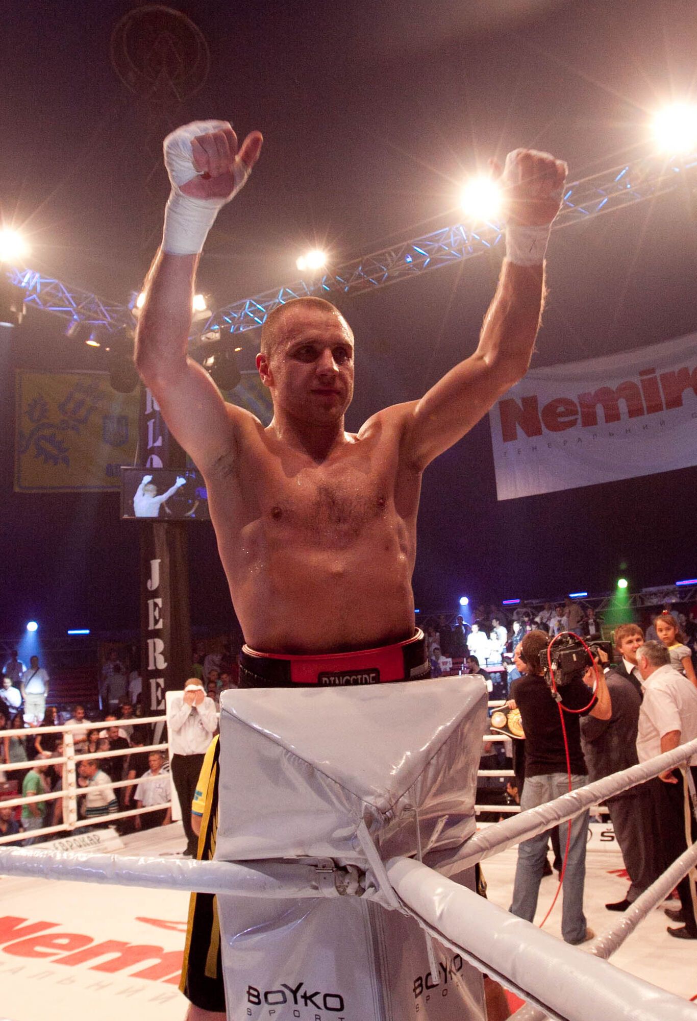 Украинский боксер отстоял титул чемпиона