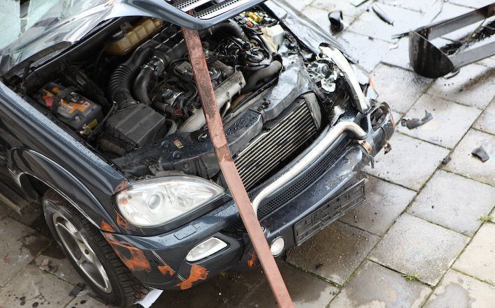 Женщина-водитель Mercedes, упавшего с 5 этажа паркинга, ничего не помнит