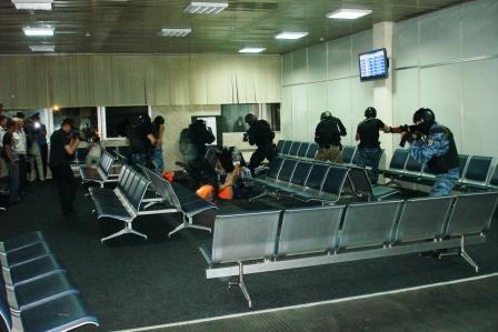 В аэропорту "Борисполь" освободили заложников. Фото