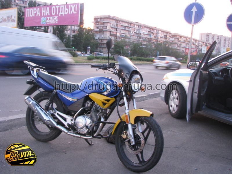 В Киеве угонщик на Yamaha YBR-125 попал в ДТП