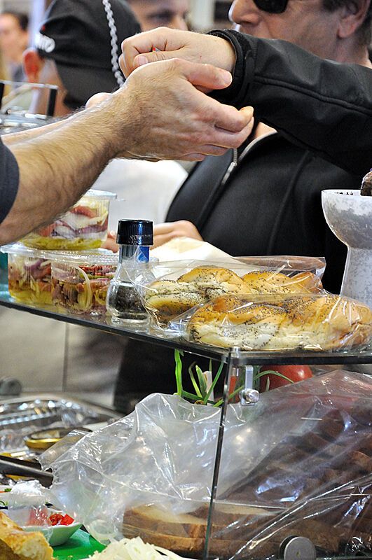 Прогулянка по одному з ринків Тель-Авіва