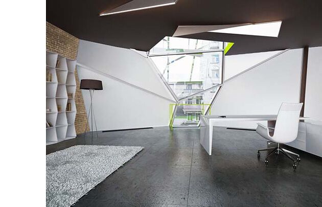 Офіс в підвішеному стані