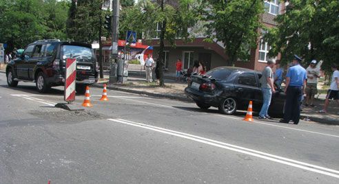 B Киеве водитель Daewoo устроил ДТП с милицейским УАЗ, Mazda и Mitsubishi