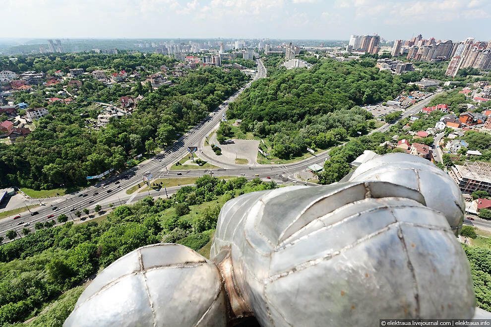 Київ з монумента "Батьківщина-мати"