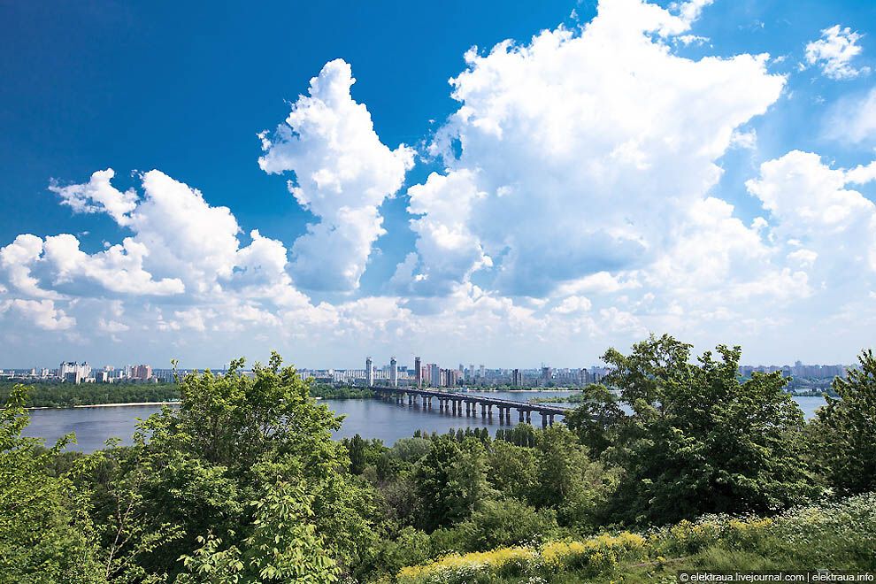 Київ з монумента "Батьківщина-мати"