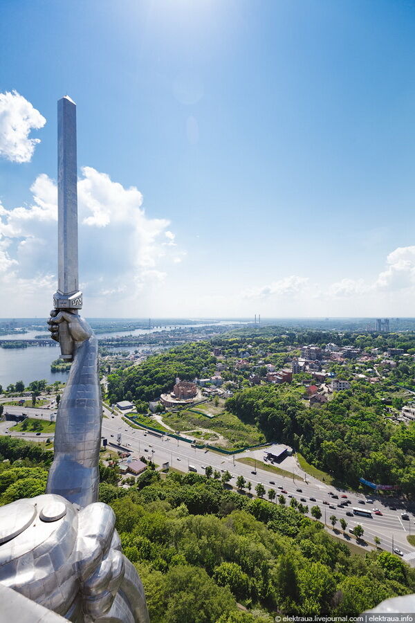 Київ з монумента "Батьківщина-мати"