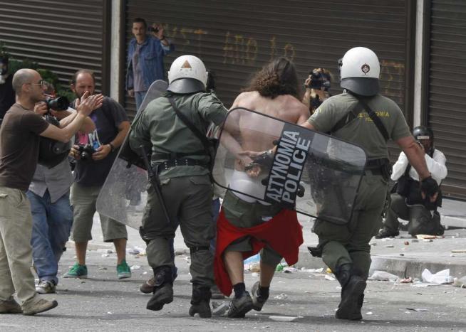 У ході зіткнень в Афінах постраждали 18 людей