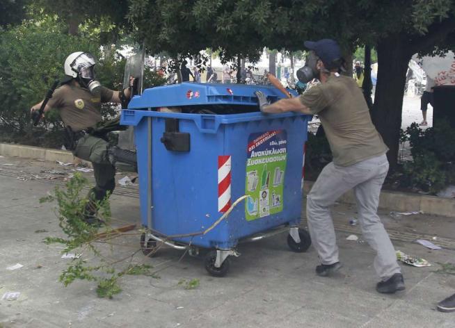 У ході зіткнень в Афінах постраждали 18 людей