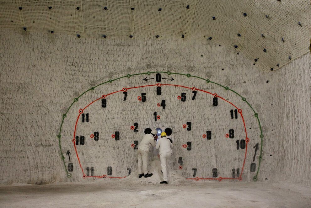 Фото-під землі