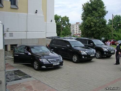 Житомирский владыка УПЦ МП ездит на Lexus за 1,5 миллиона