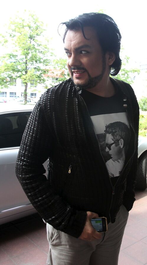 За последний месяц Филипп заметно похудел. Секрет его стройности прост: артист перестал пить любимую газировку!