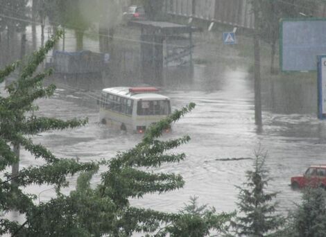 Вулиці Черкас перетворилися на річки. Фото