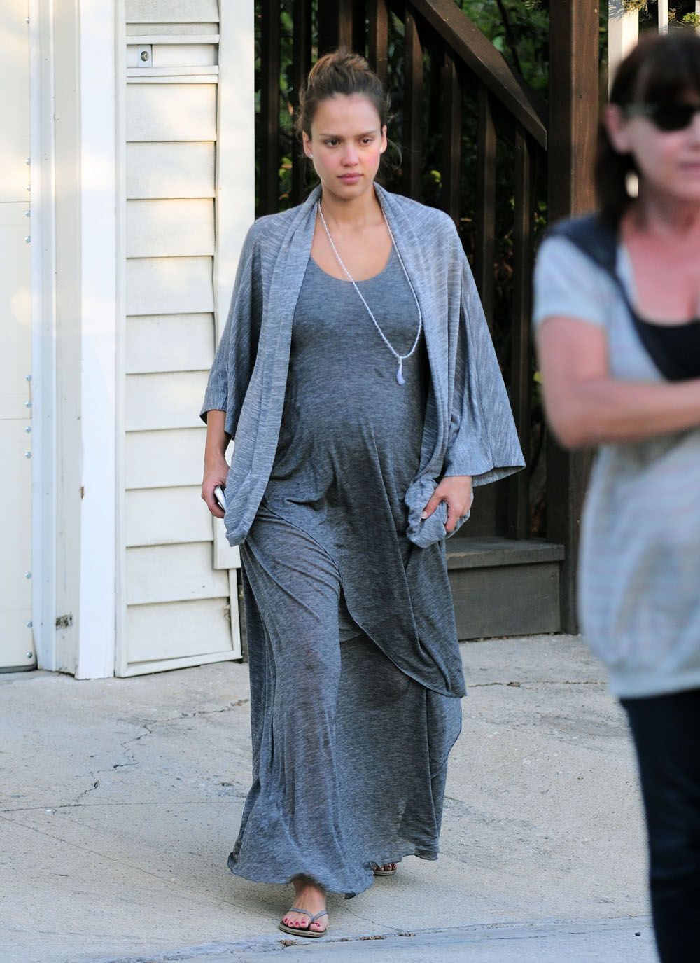 Оплывшая Джессика Альба без грамма косметики