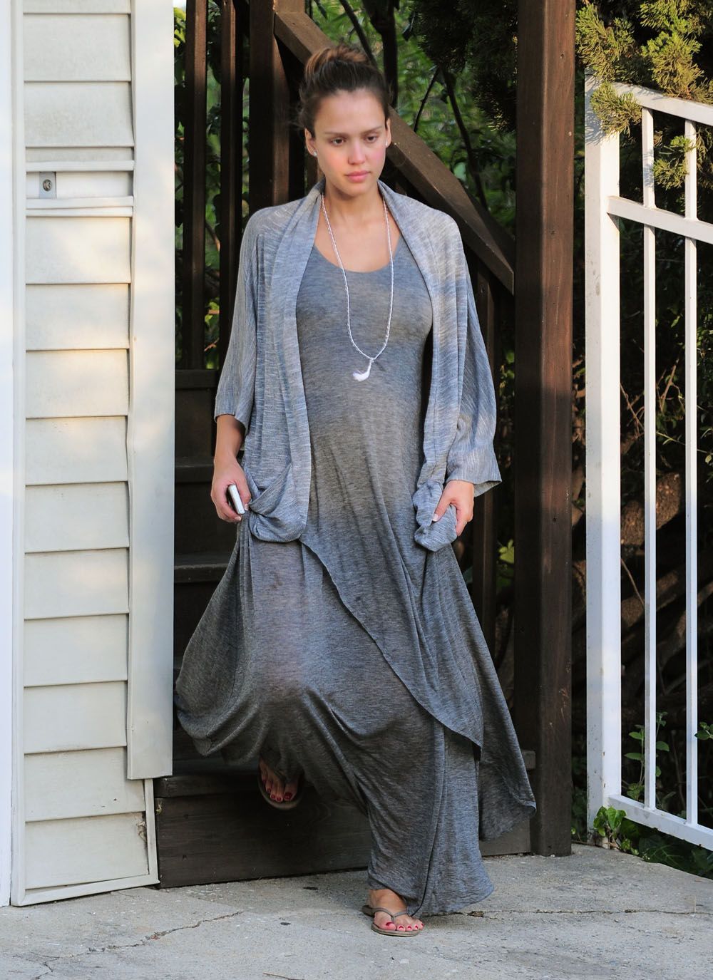 Оплывшая Джессика Альба без грамма косметики