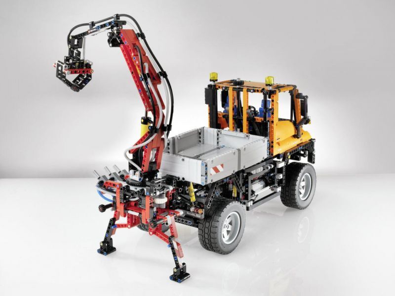 «LEGO» представил свой вариант  Mercedes-Benz Unimog U 400