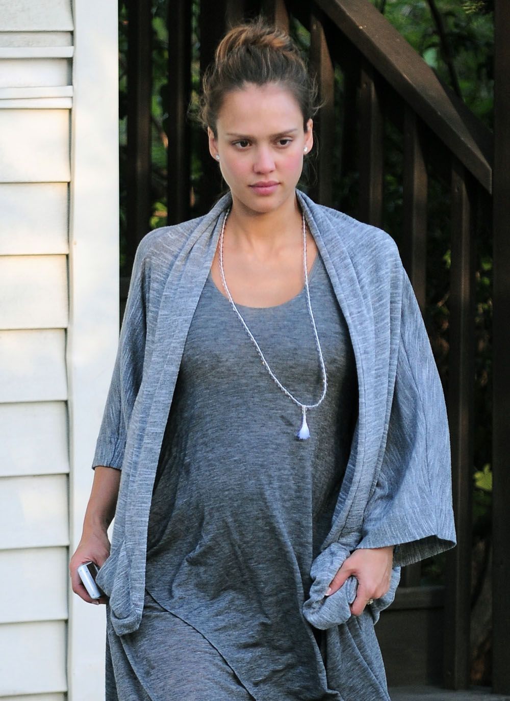 Оплывшая Джессика Альба без грамма косметики