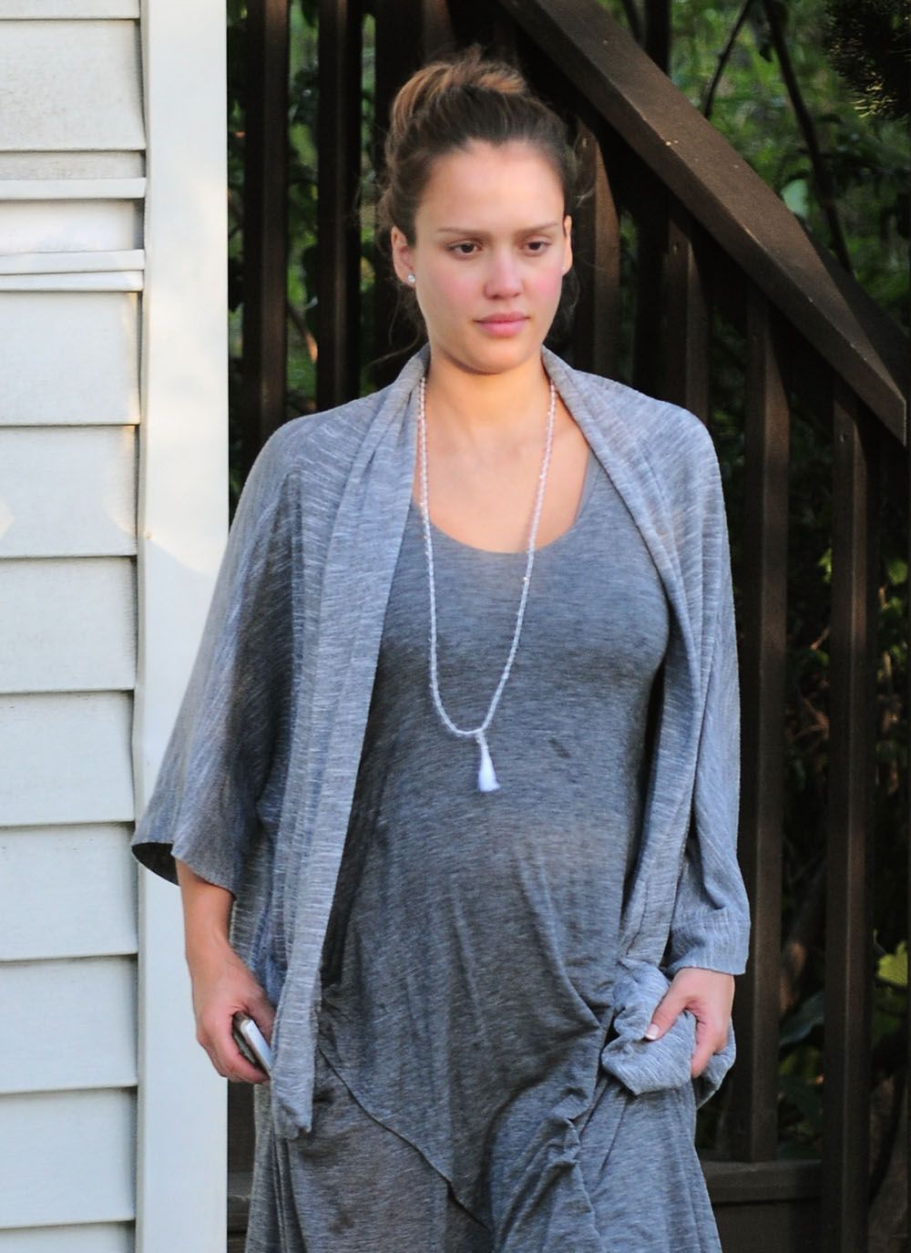 Оплывшая Джессика Альба без грамма косметики