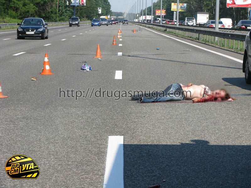 В Киев на Бориспольской трассе Skoda Octavia насмерть сбила девушку