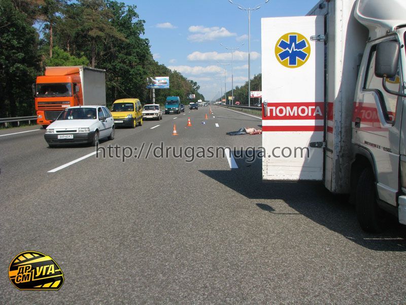 В Киев на Бориспольской трассе Skoda Octavia насмерть сбила девушку