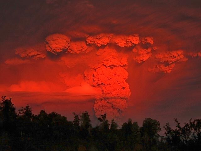 Вулкан Пуйеуэ засыпал Чили и Аргентину толстым слоем пепла