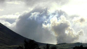 На индонезийском острове Сулавеси произошло мощное извержение вулкана. ФОТО