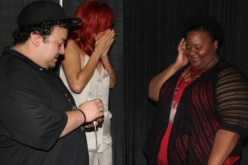 Рианна вместе со своими фанатами