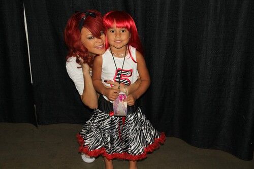 Рианна вместе со своими фанатами