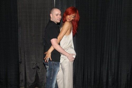 Рианна вместе со своими фанатами